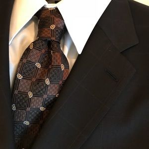 Beautiful Charcoal Hugo Boss window pane suit